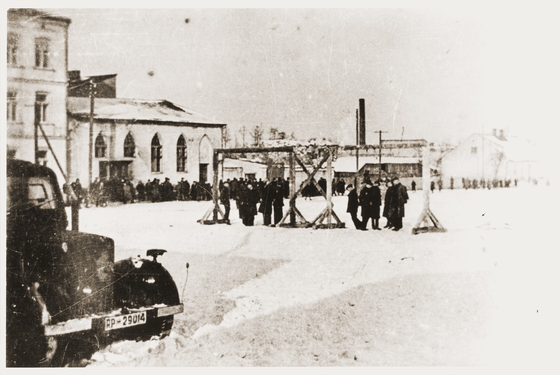 Ten Jews are hanged on a gallows erected in the town square of Wielun.