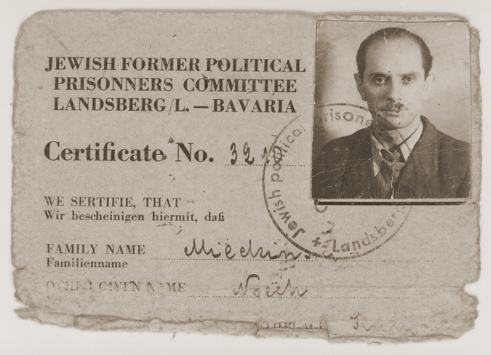 Identification card certifying that Noach Miedzinski, camp director of the Kibbutz Nili hachshara (Zionist collective), is a member of the Jewish Former Political Prisoners Committee at Landsberg.