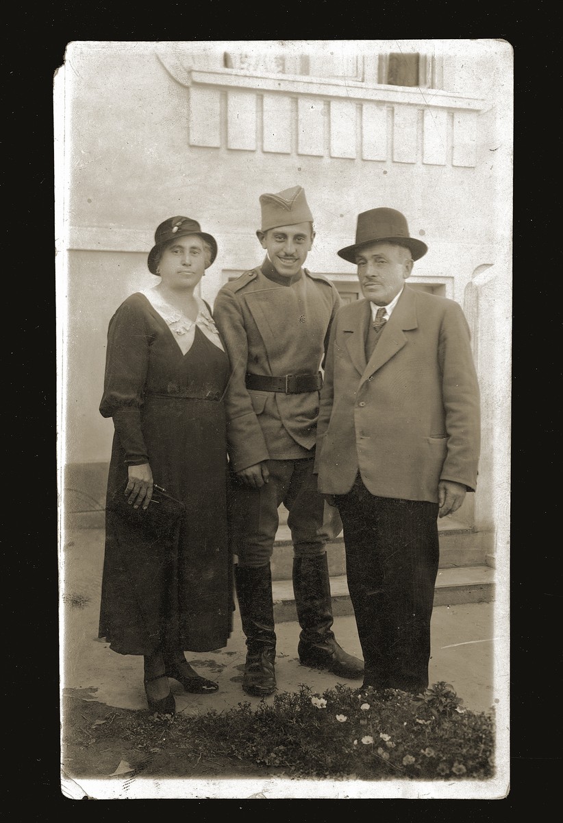 Mosa (Moshe) Mandil poses in army uniform with his parents, Regina and David Mandil.