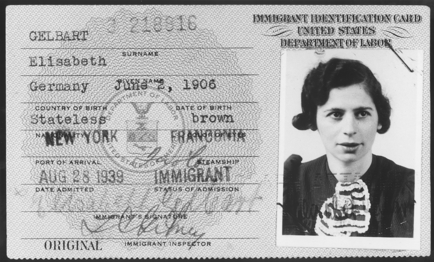United States immigration card issued to Elisabeth Gelbart. Though born in Germany, her nationality is listed as "stateless".