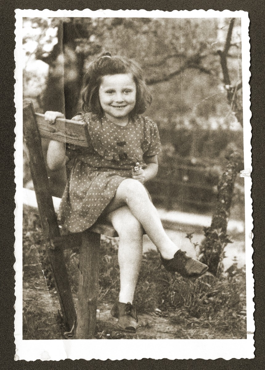 Portrait of a young Jewish DP child living in Woerth an der Donau, Germany.

Pictured is Mania Sztajman.