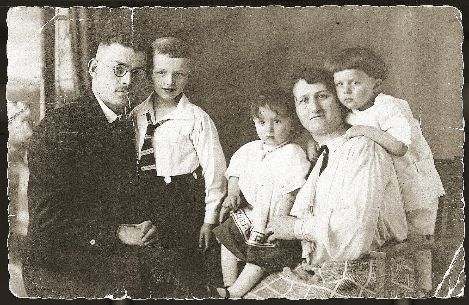 Portrait of the Gruengras family.  

Pictured from left to right are: Nachman, Josef David, Frieda, Ester and Isidor Gruengras.