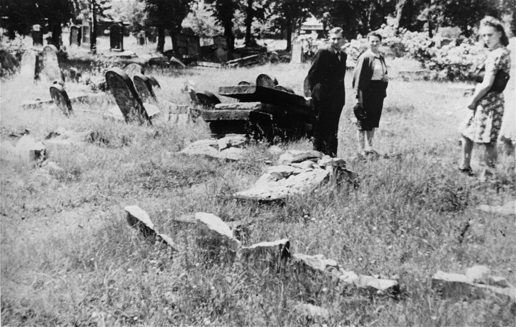 Survivors visit the Jewish cemetery in Piotrkow Trybunalski.

Among those pictured is Rose Guterman (at the far right).