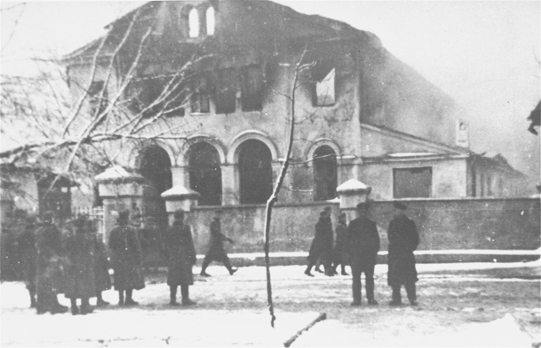 German soldiers view the burning of a synagogue in Siedlce.