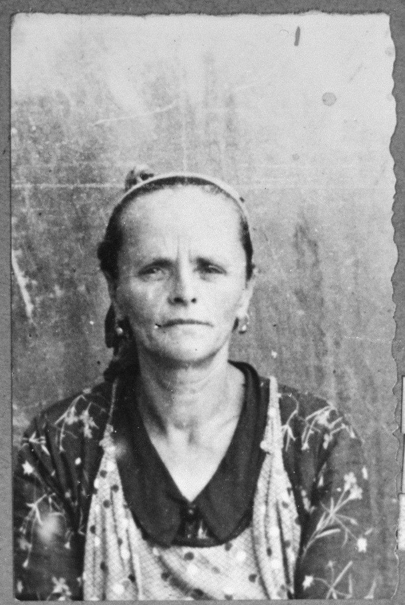 Portrait of Suncho Nissan, [wife of Mushon Nissan].  She lived at Zvornitska 5 in Bitola.