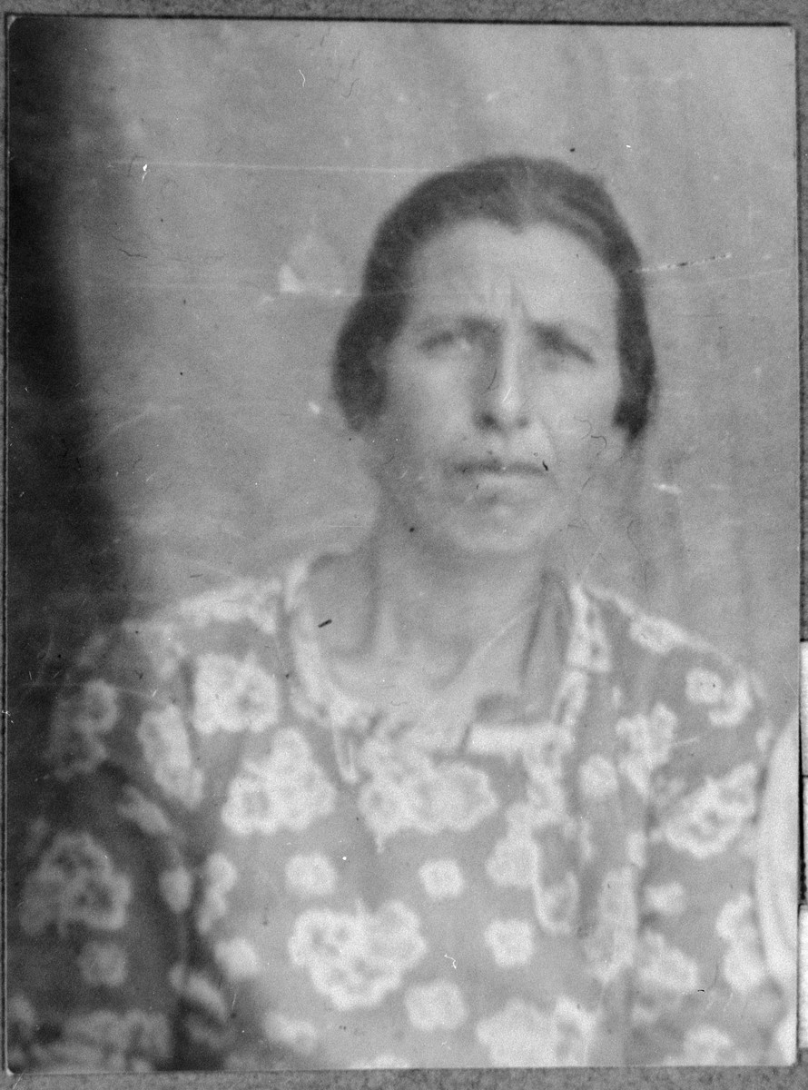 Portrait of Rahel Ovadia, [wife of Menashe Ovadia].  She lived at Kossantchicheva 10 in Bitola.