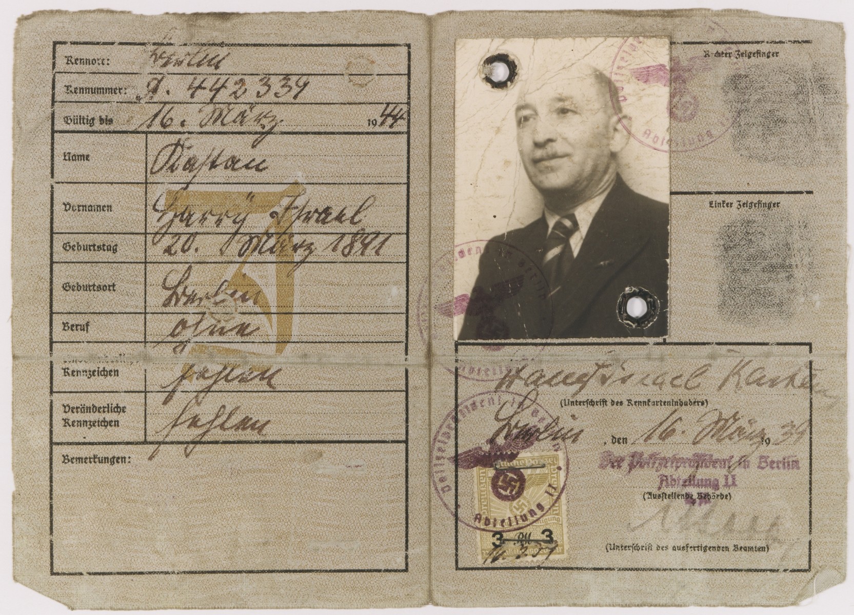 German Kennkarte (identification card) issued by the police president in Berlin on March 16, 1939 to Harry Israel Kastan (b. March 20, 1891), a Jew living in Berlin.