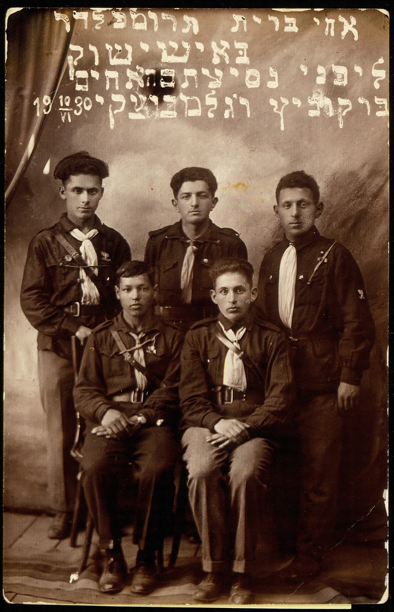 The founders and leaders of the Betar movement in Eisiskes pose for a farewell photo in honor of the departure of Shaul Berkowicz for Palestine and Faivl Glombocki for Argentina. 

Shaul Berkowicz (seated, right) Faivl Glombocki (seated, left).  Standing (right to left) Meir Shimon Politacki, Shepske Sonenson and Zvi Hirshke Schwartz.  

Meir Shimon was captured and presumably killed by the Germans while serving in the Polish army.  Shepske and Zvi Hirshke were murdered in the September 1941 massacre.  Shaul and Faivl reunited in Israel fifty-five years after they left Eisiskes.