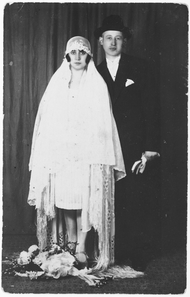 Wedding portrait of Terry Helperin and her husband [Isza].

They are relatives of the donor's husband.