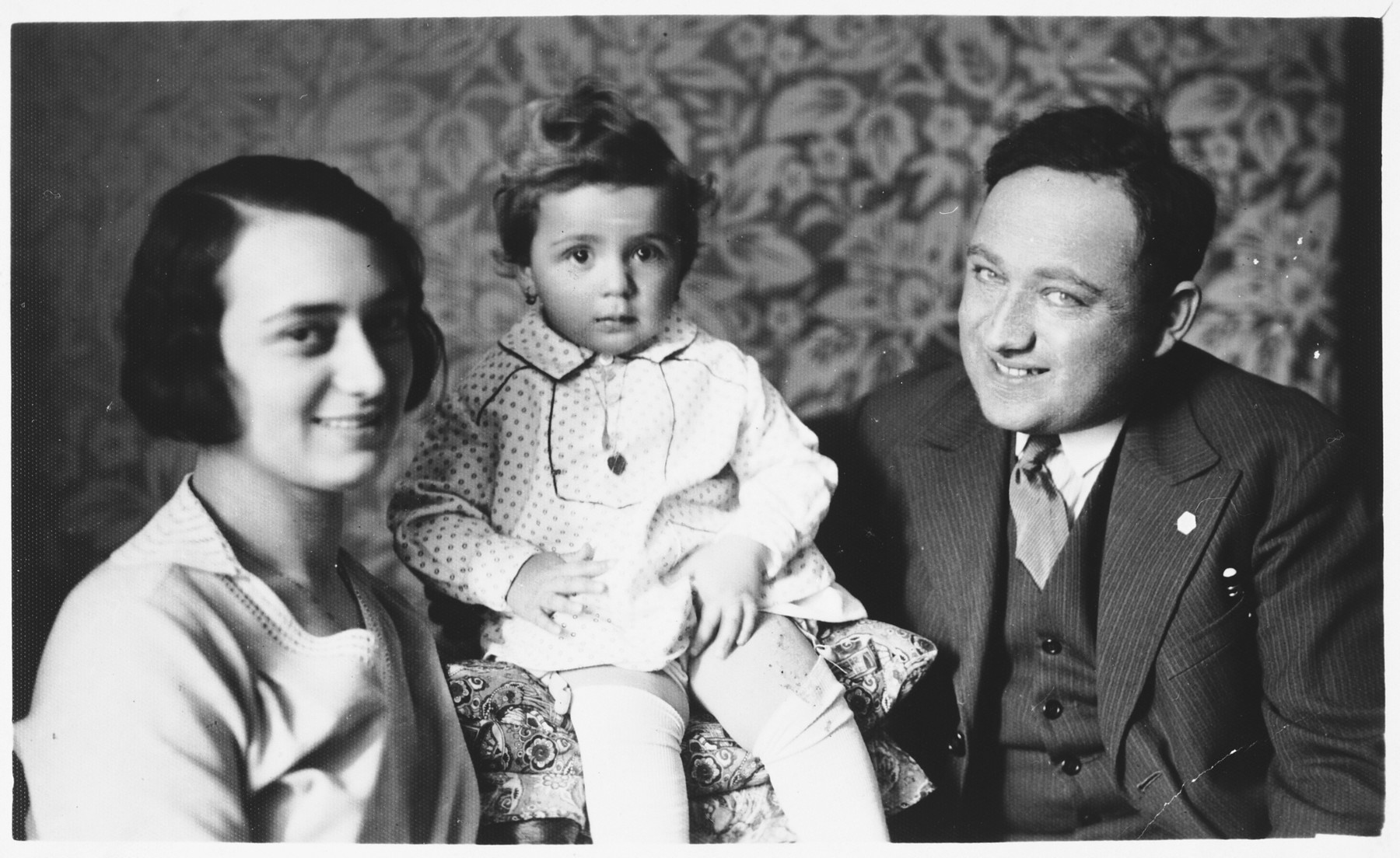 Studio portrait of a Jewish family in Osijek, Croatia.

Pictured are Marko and Ilonka Spitzer with their young daughter, Miriam.