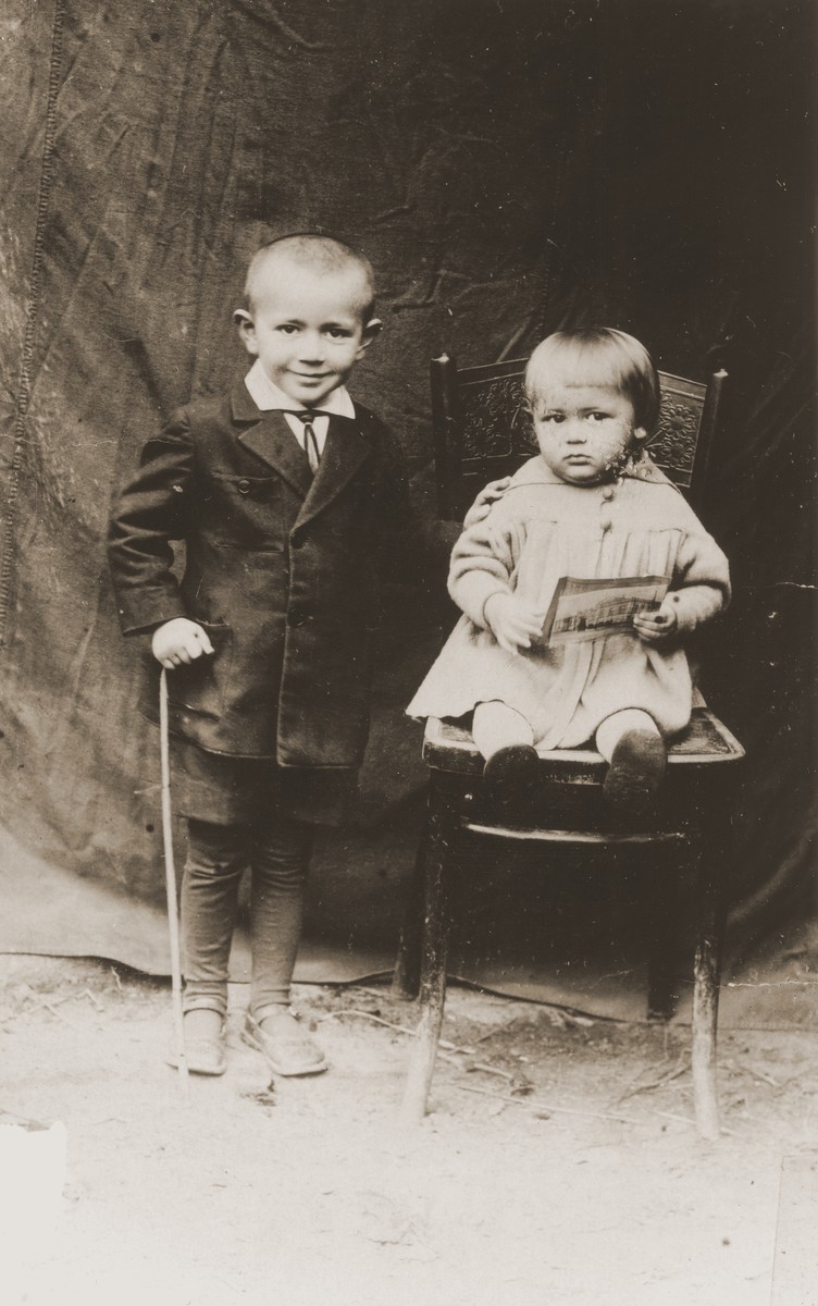 Portrait of the two children of Aaron Shmuel Shlachter.  Both were killed in Treblinka.