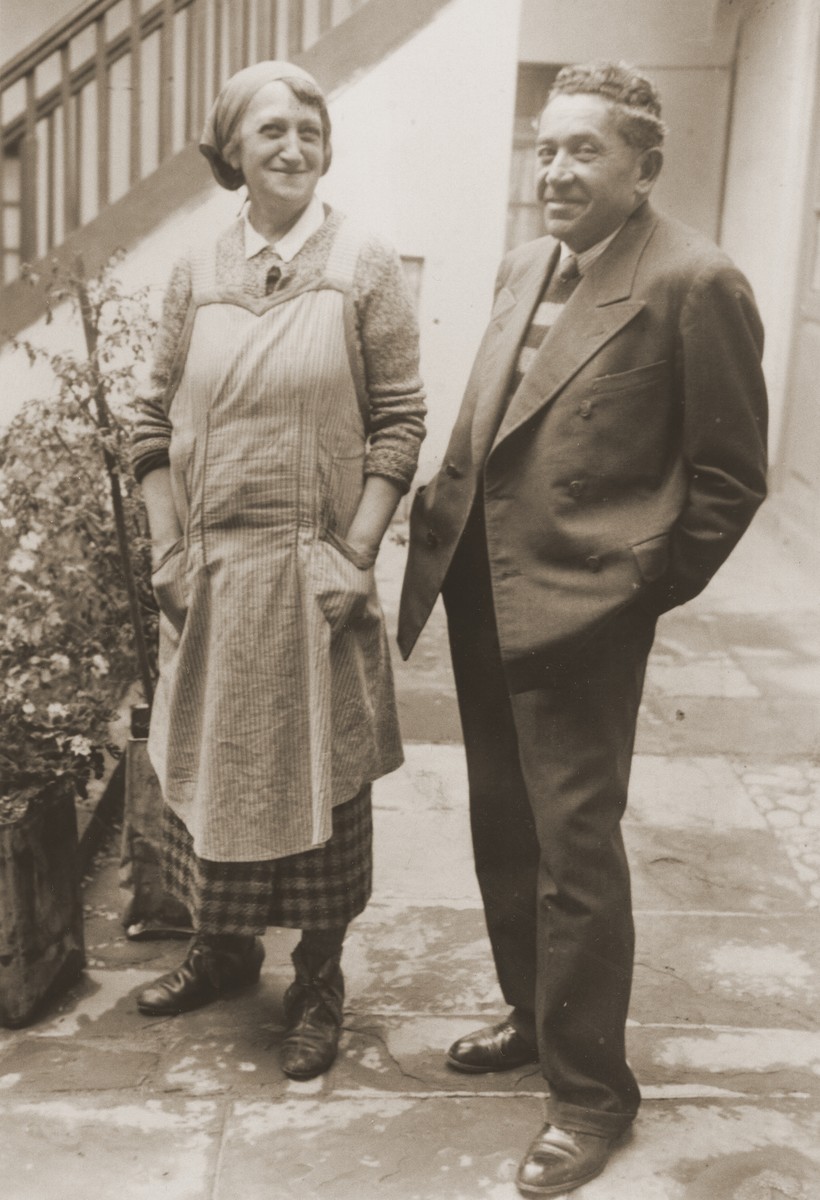 An Austrian Jewish refugee couple living in La Paz, Bolivia.  They were neighbors of the Spitzer family.