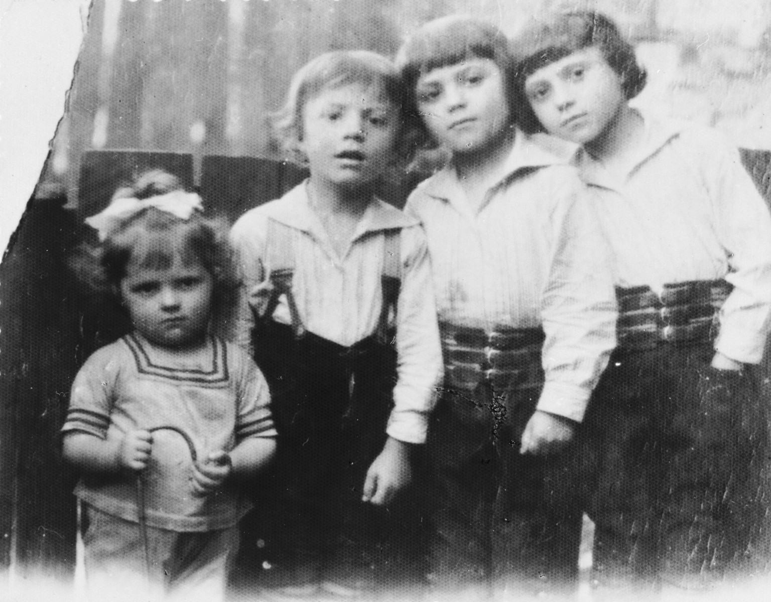 Portrait of four of the Kleinhandler children in Chmielnik, Poland.

Pictured from left to right are: Bluma, Moshe, Leibisz and Avram Kleinhandler.