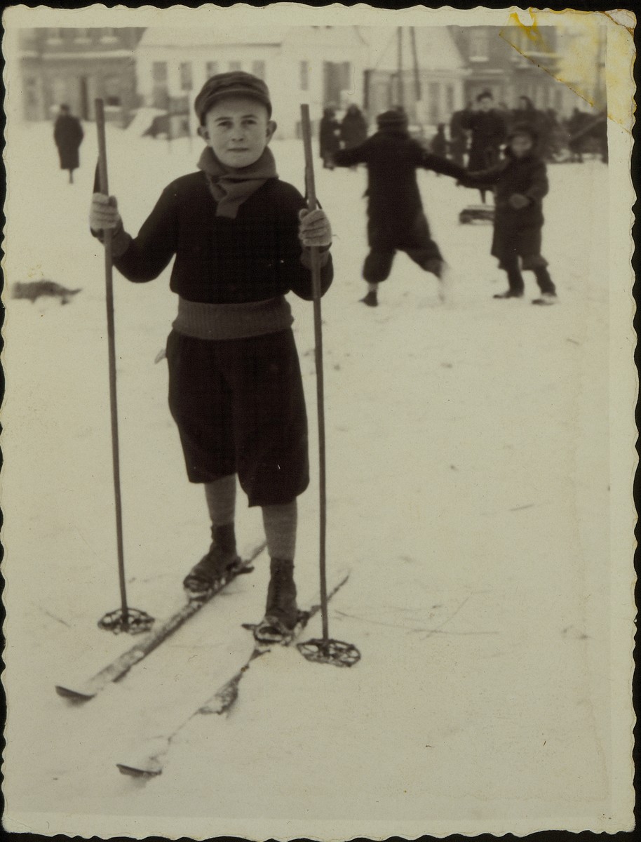 A Jewish child poses on skis on a snow-covered street in Eisiskes.

Pictured is Liebke (Leon) Shlanski.  He immigrated with his family to the United States in 1940.