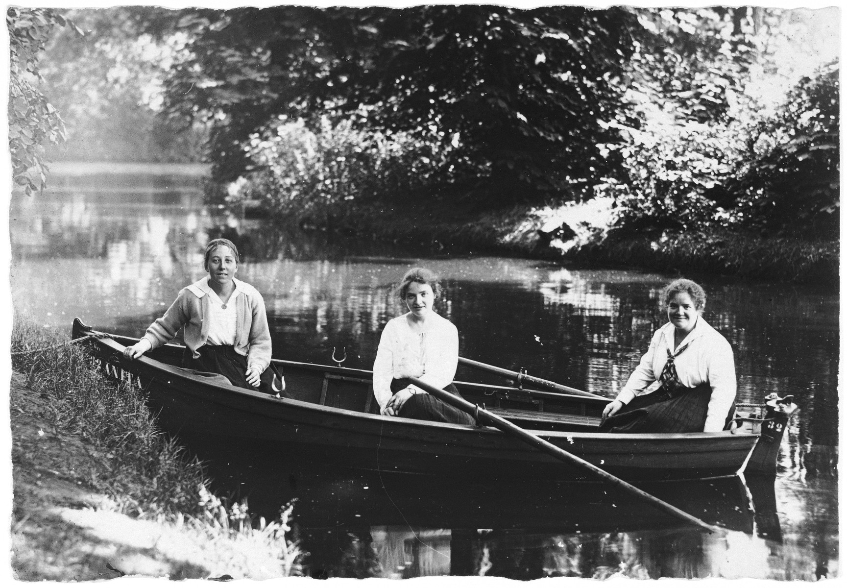 Three young Jewish women sit in a rowboat on a lake or river in Bad Homberg, Germany.

Hannah Feist is pictured on the left [probably with her sisters].