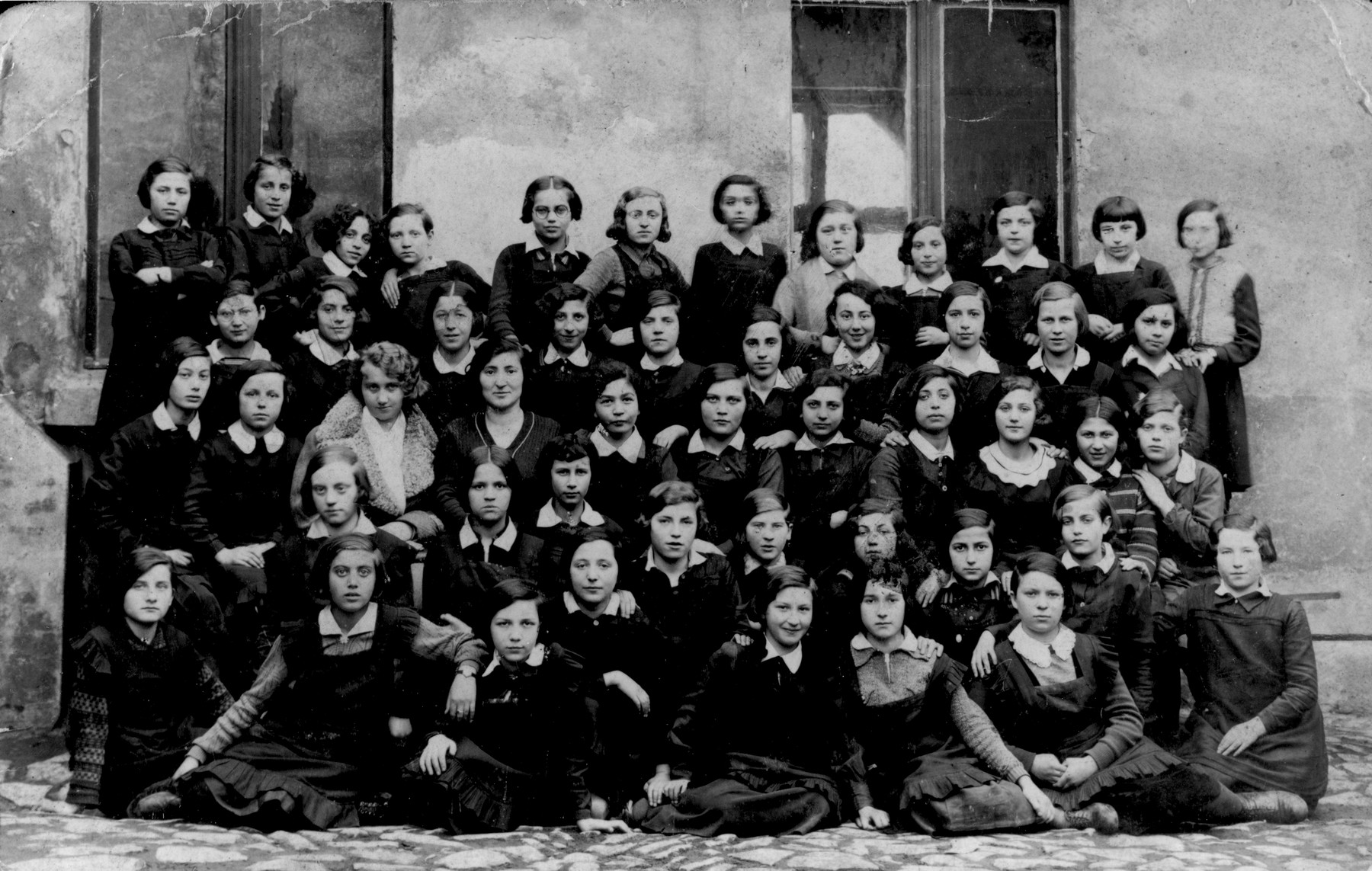 Group portrait of students of the Beit Yaakov religious school for girls in Bedzin.  

Among those pictured is Laja Szyjewicz.