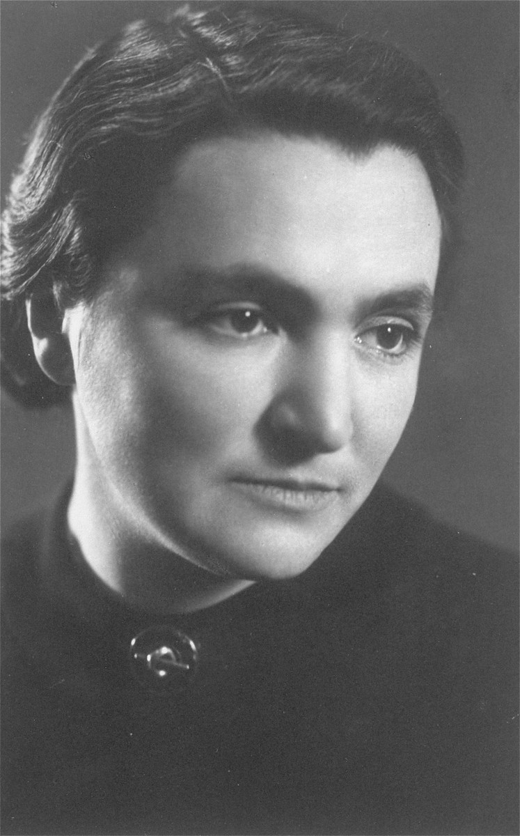 Portrait of Shulamit Rosenblum Rabinovitch.