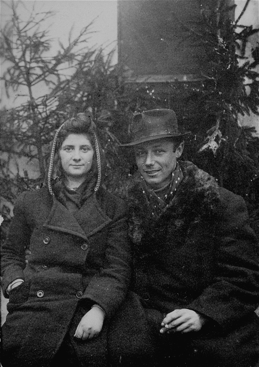 Portrait of Lodzia Hamersztajn and Szymon Rathajzer (later Simcha Rotem) in January 1945.  Both were members of the Zionist youth movement and the Jewish underground in Poland.   Rathajzer's nom de querre was Kazik.