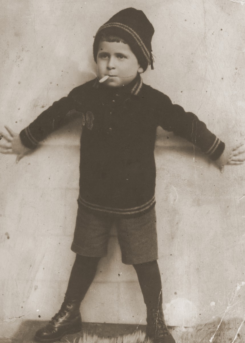 Portrait of Imre Rosner as a young child.