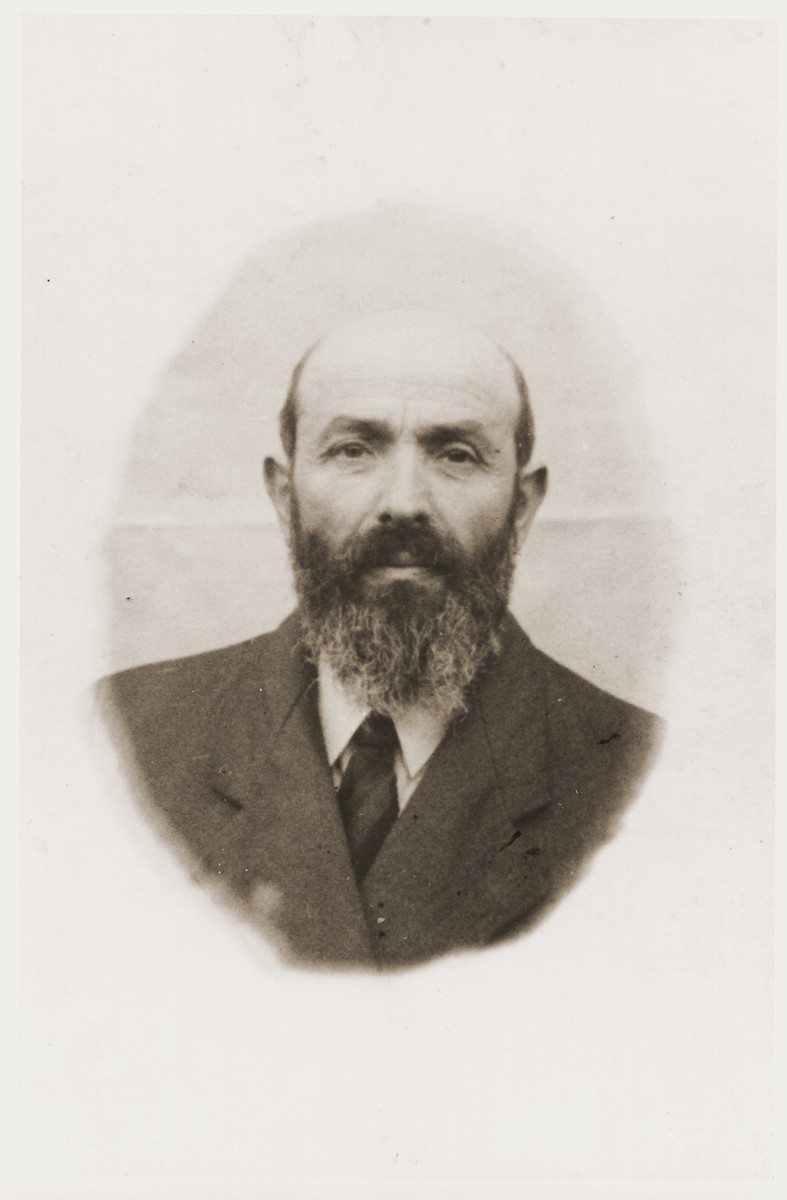 ID photo of Yisroel Yakir Silbiger taken in the Nowy Sacz ghetto.