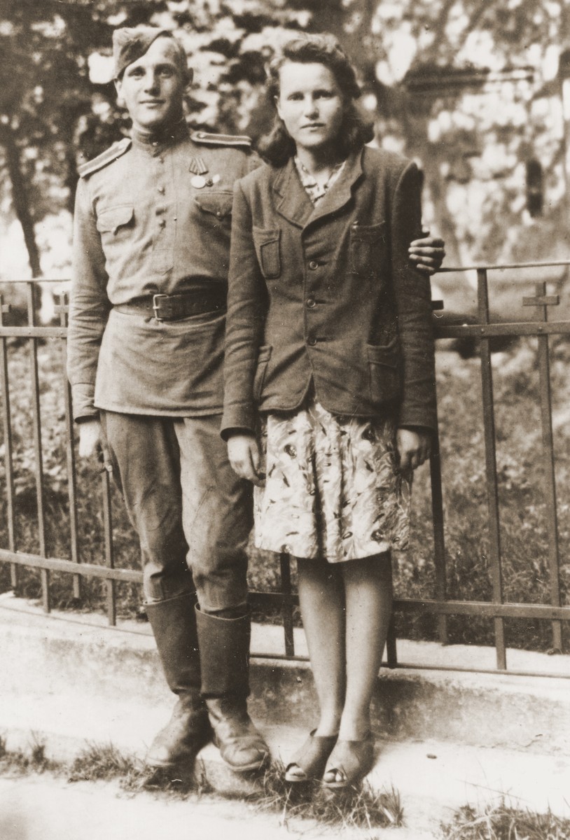 Portrait of Jewish siblings from Kovno who were reunited at the end of the war.

Pictured are Tamara and Victor Lazerson.
