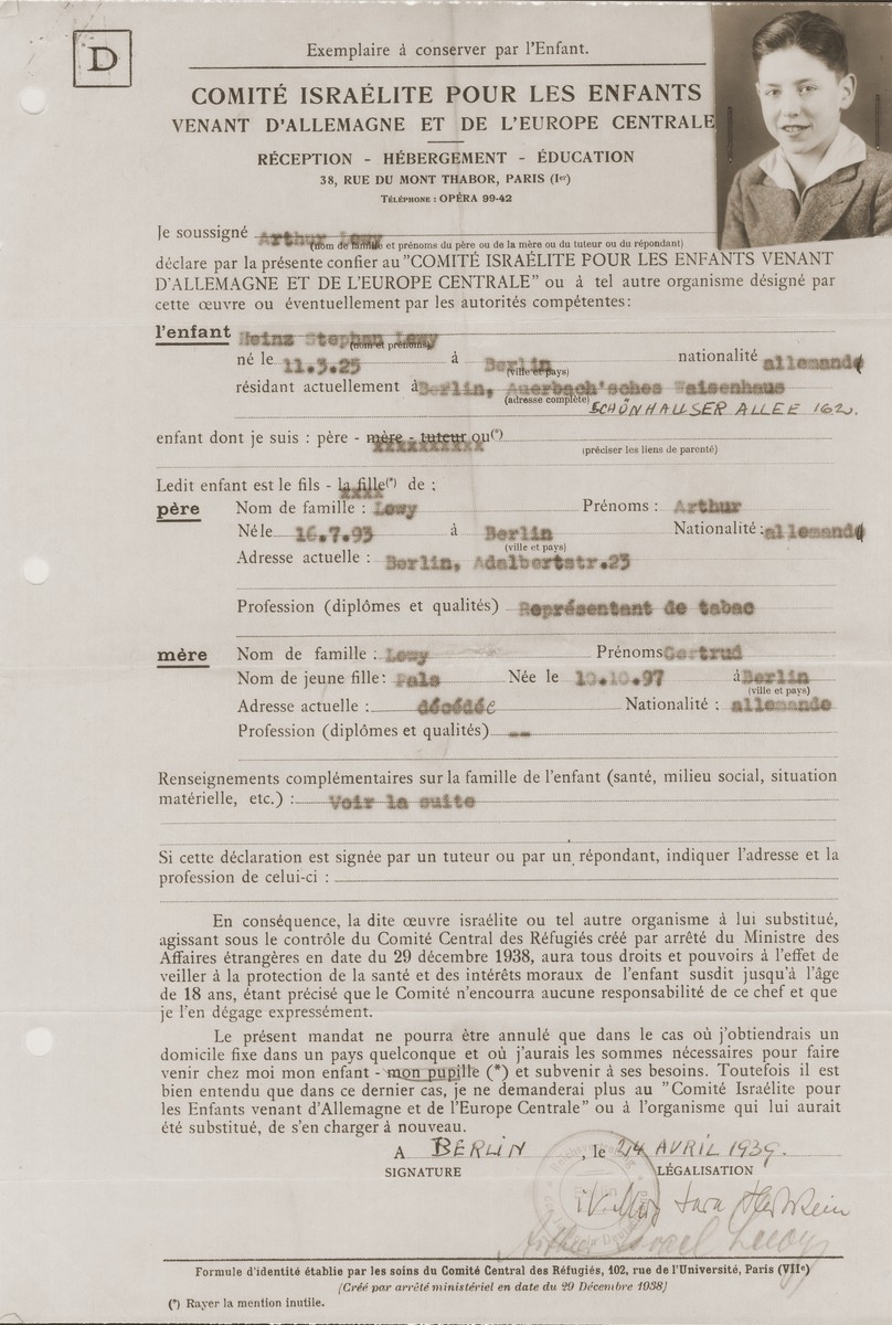 Identification papers for the German-Jewish refugee child, Heinz Stephan Lewy, issued by the Comite Israelite pour les enfants vennant d'Allemagne et de l'Europe centrale (Jewish Committee for the Children coming from Germany and Central Europe) in Paris.  

Such papers were issued to all who joined a Kindertransport to France, and assigned the Comite legal responsibility for the welfare of the child until the age of eighteen.