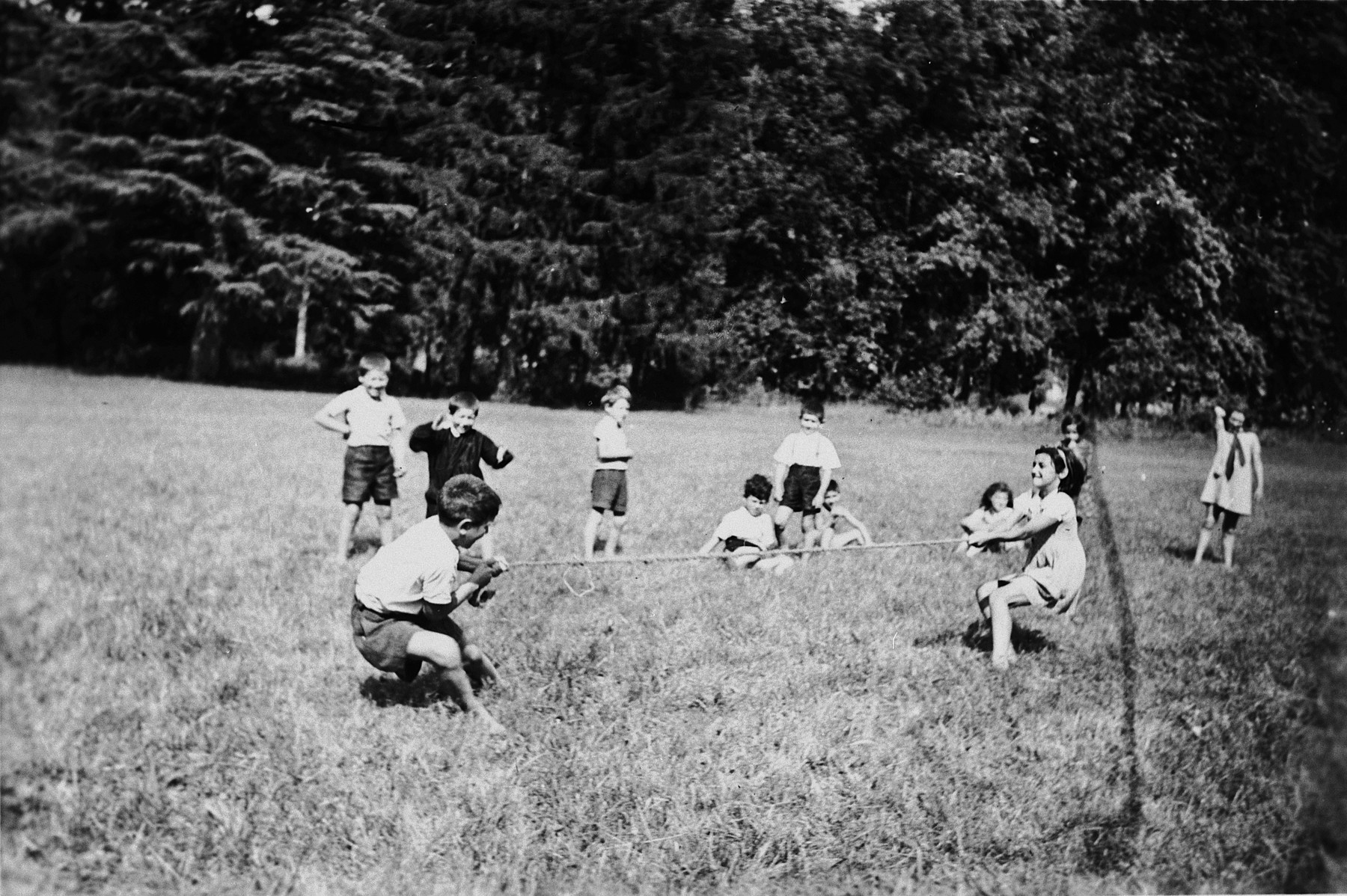Children play at tug-of-war in the Chateau de la Hille.