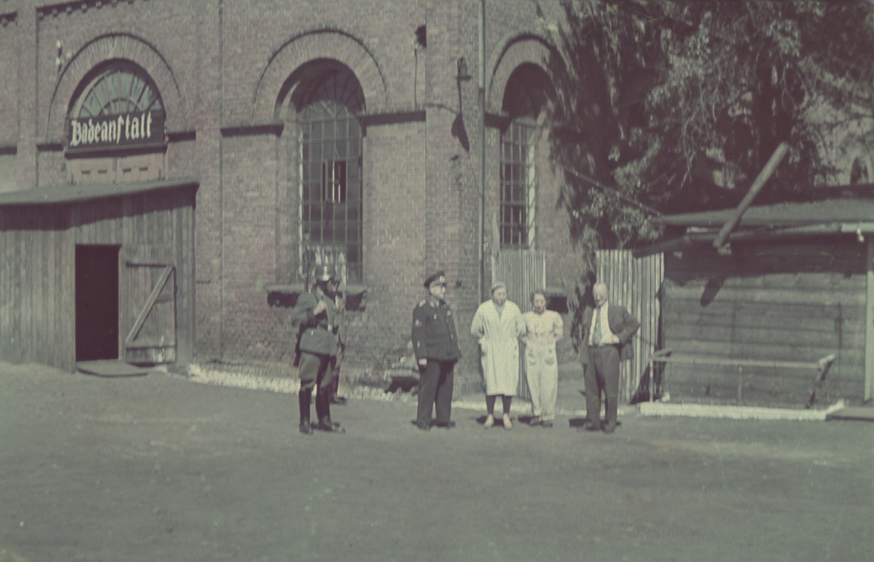 German officials stand outside the delousing baths in Pabiance.

Original German caption: "Pabianice: Entlausungstelle (delousing), #38.