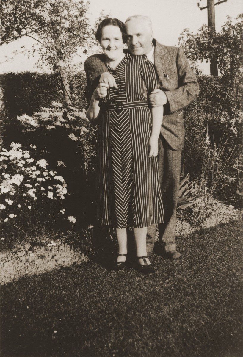 Portrait of Lore Gotthelf's Quaker sponsors, Mr. and Mrs. Barnes, outside their home ("Collingwood")  in Kettering.