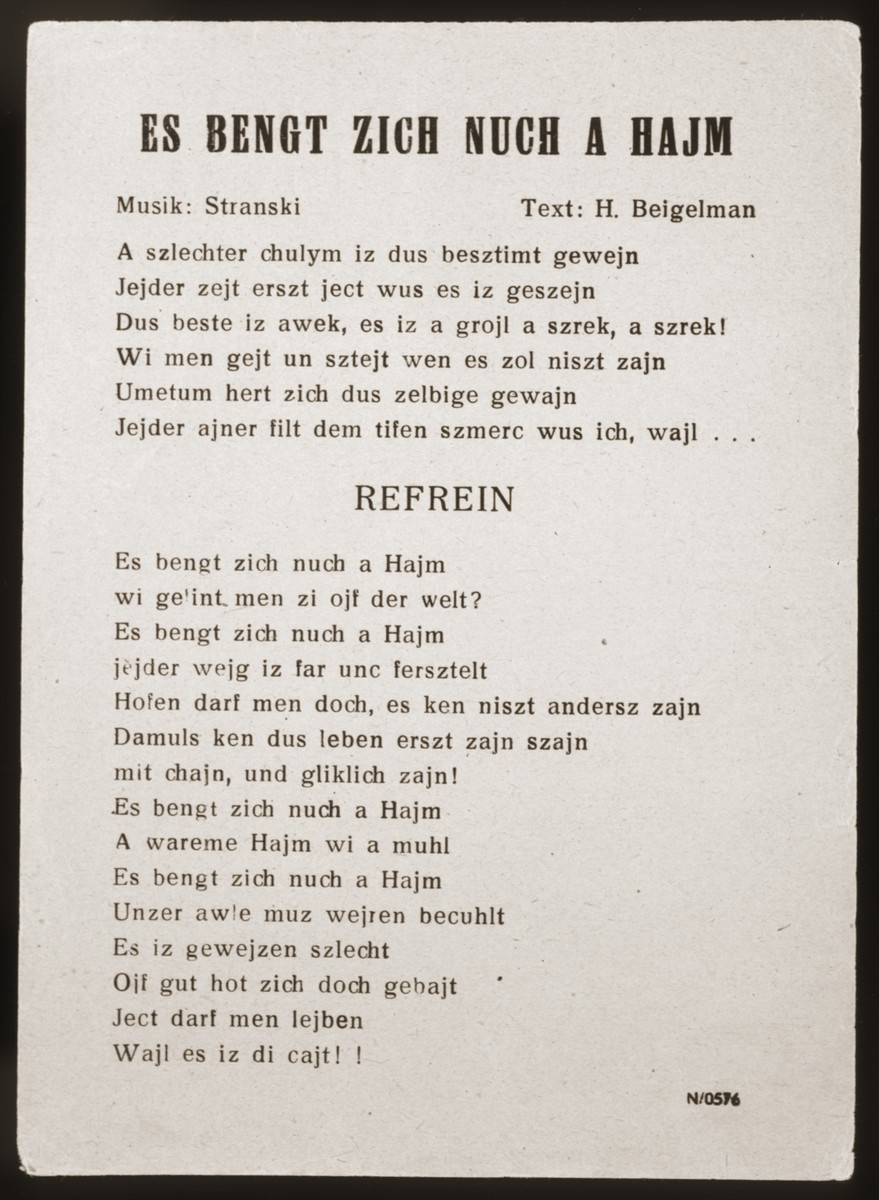 Song sheet for the Yiddish song "Es Bengt Zich Nuch A Hajm" (We Long for a Home) performed by The Happy Boys jazz band, which toured the displaced persons camps throughout Germany from 1945 to 1949. 

The music for this song was composed by Stranski, the lyrics, by Chaim (Henry) Baigelman.