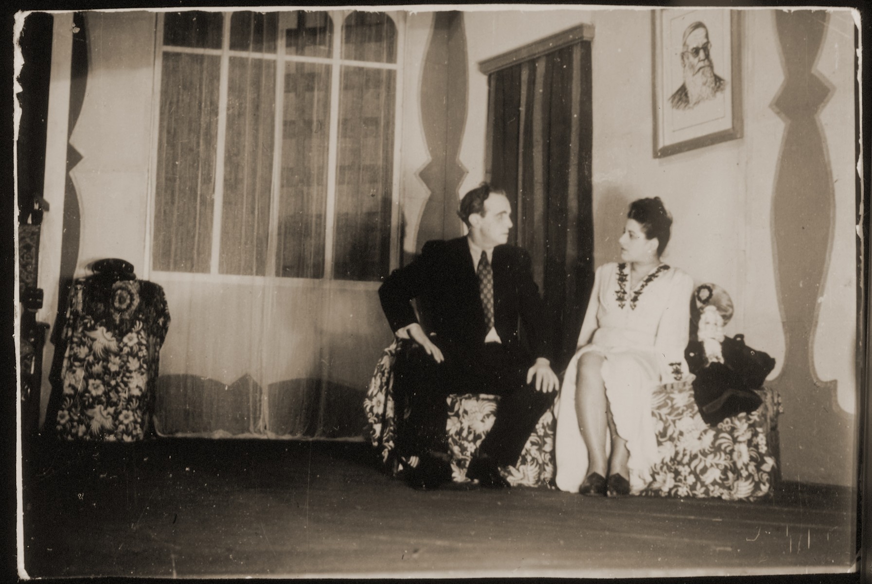 Jakob Fischer and his leading lady in the production "Telegrame!" at the Jidischer Folks Teater.

Theatrical troupes revived the works of the prewar Yiddish stage during the postwar DP period from 1945-1951.