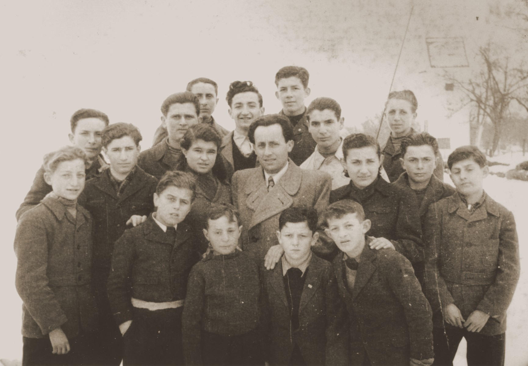 Group portrait of Jewish youth at the Tarbut school in the Gabersee displaced persons camp.

Among those pictured are Yitzhak Appelbaum (front row, left), Martin Thau (front row, third from the left), Henia Spielman (second row, third from the left),  Motel Appelbaum (front row, right), and Mania Kronisch (second row, third from right), and Munio Zeiger (back row, center).