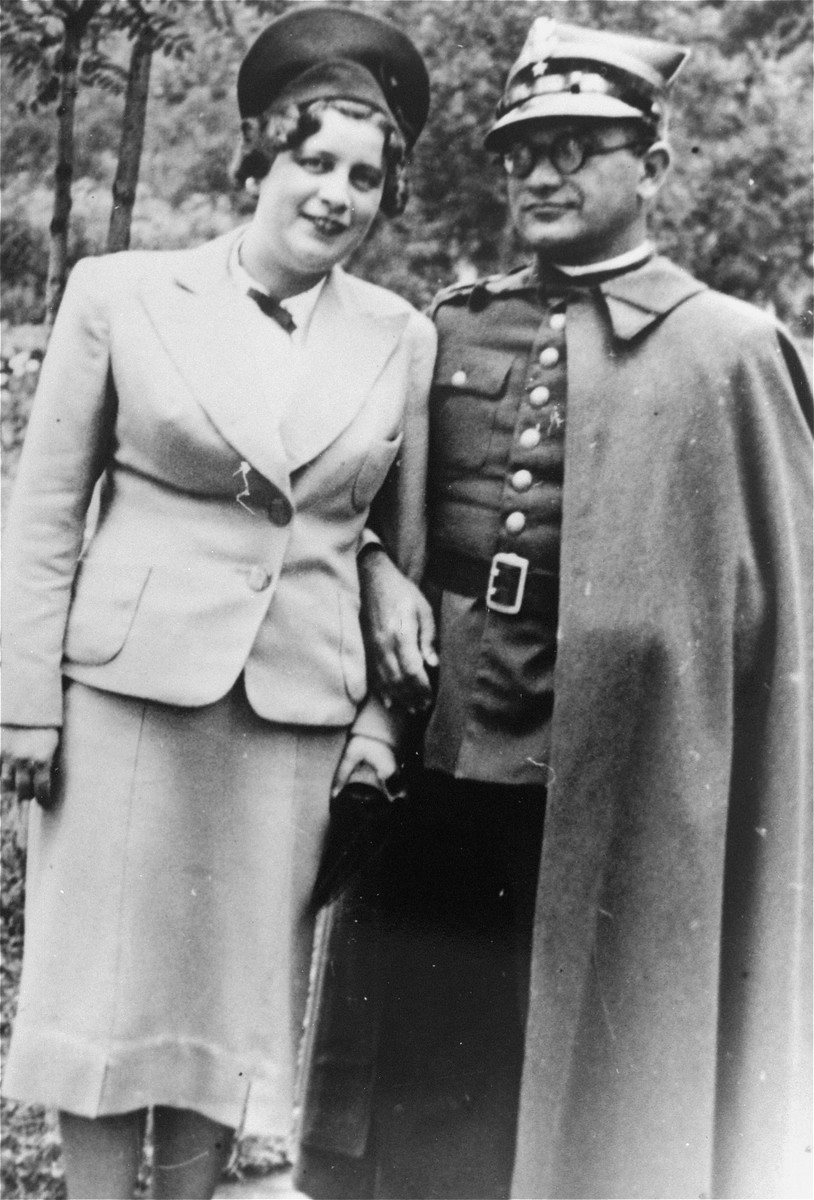 Chief Rabbi of the Polish Army, Boruch Steinberg, poses with a women. 

Rabbi Steinberg was later killed in Katyn massacre.
