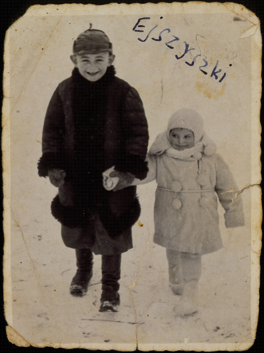 A Jewish brother and sister walk in the snow in Eisiskes.

Pictured are Yitzhak Uri and Yaffa Sonenson.