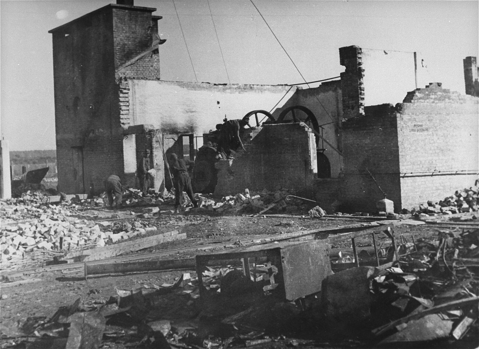 Prisoners at forced labor in Jasenovac.