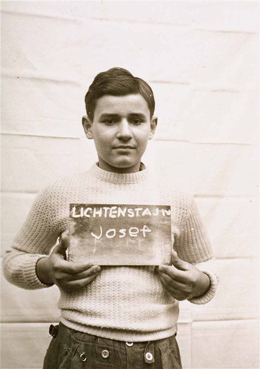 Josef Lichtenstajn holds a name card intended to help any of his surviving family members locate him at the Kloster Indersdorf DP camp.  This photograph was published in newspapers to facilitate reuniting the family.