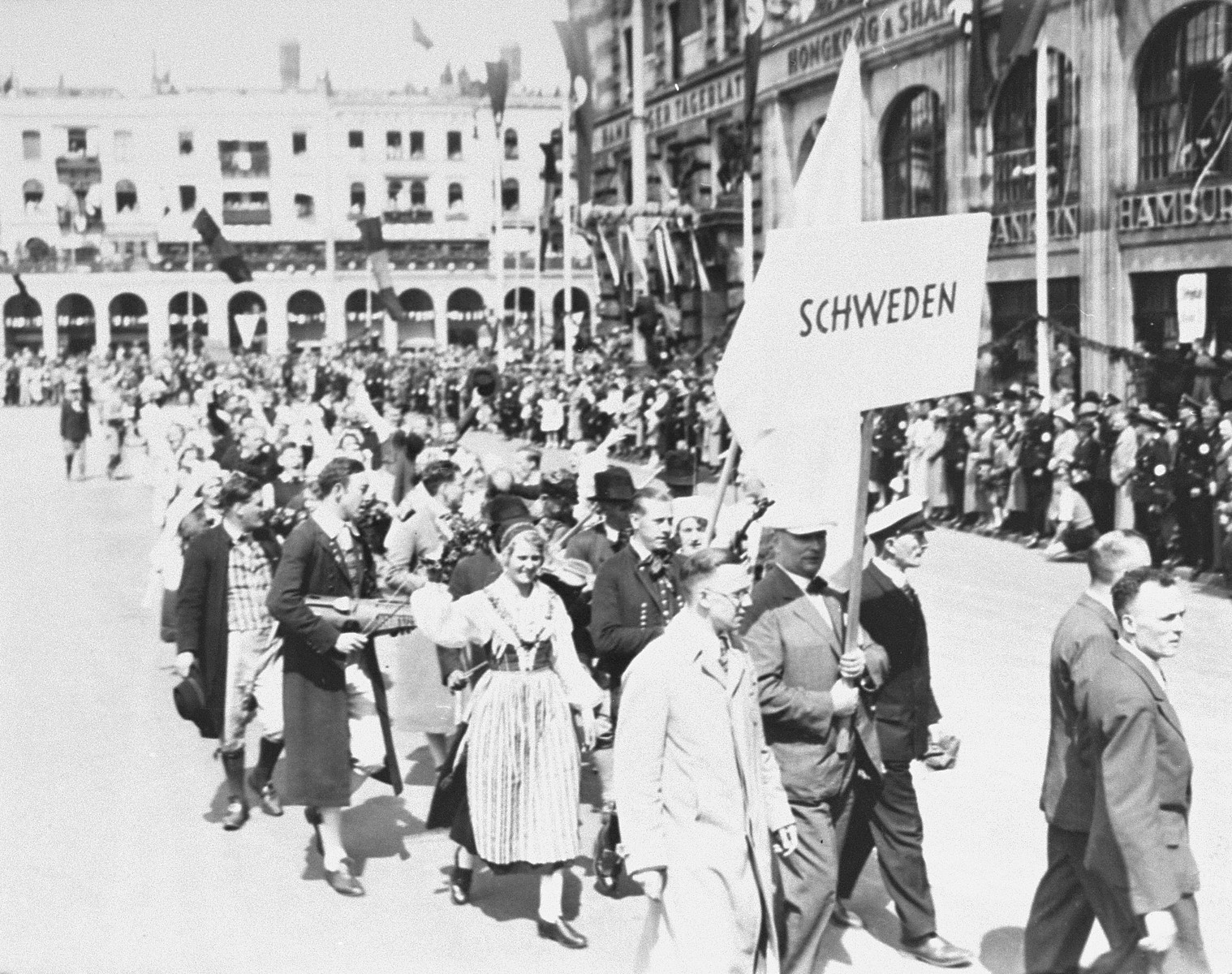 The arrival of the Swedish Olympic team in Germany.