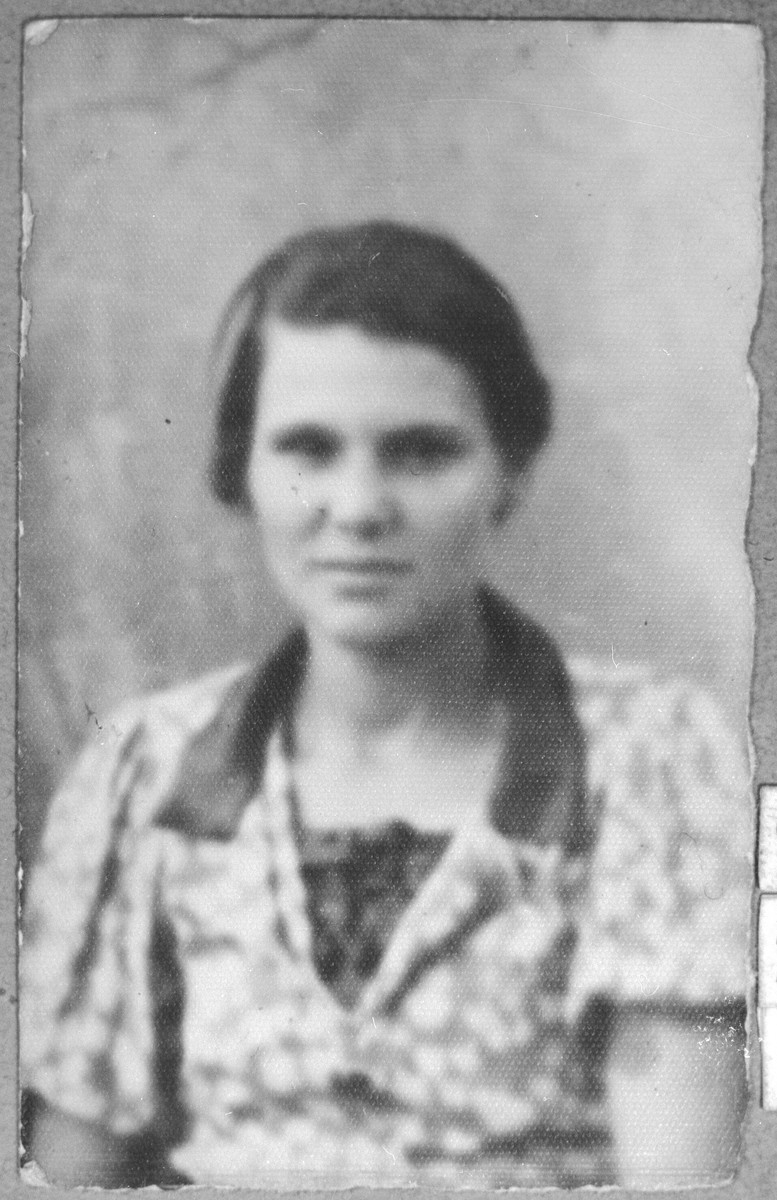 Portrait of Diamanti Sadik, wife of Haim Sadik.  She lived at Drinska 20 in Bitola.