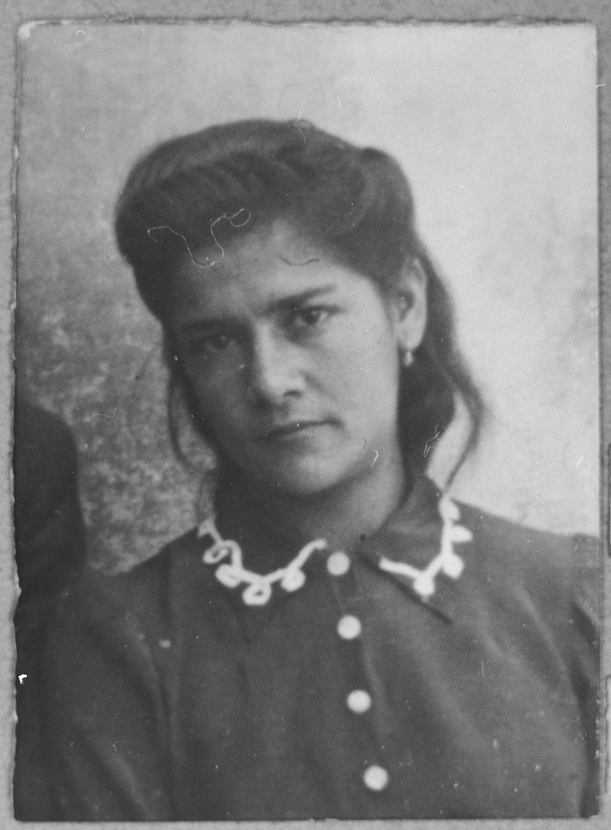 Portrait of Alegra Sarfati, daughter of Leon Sarfati.  She was a student.  She lived at Herzegovatska 46 in Bitola.