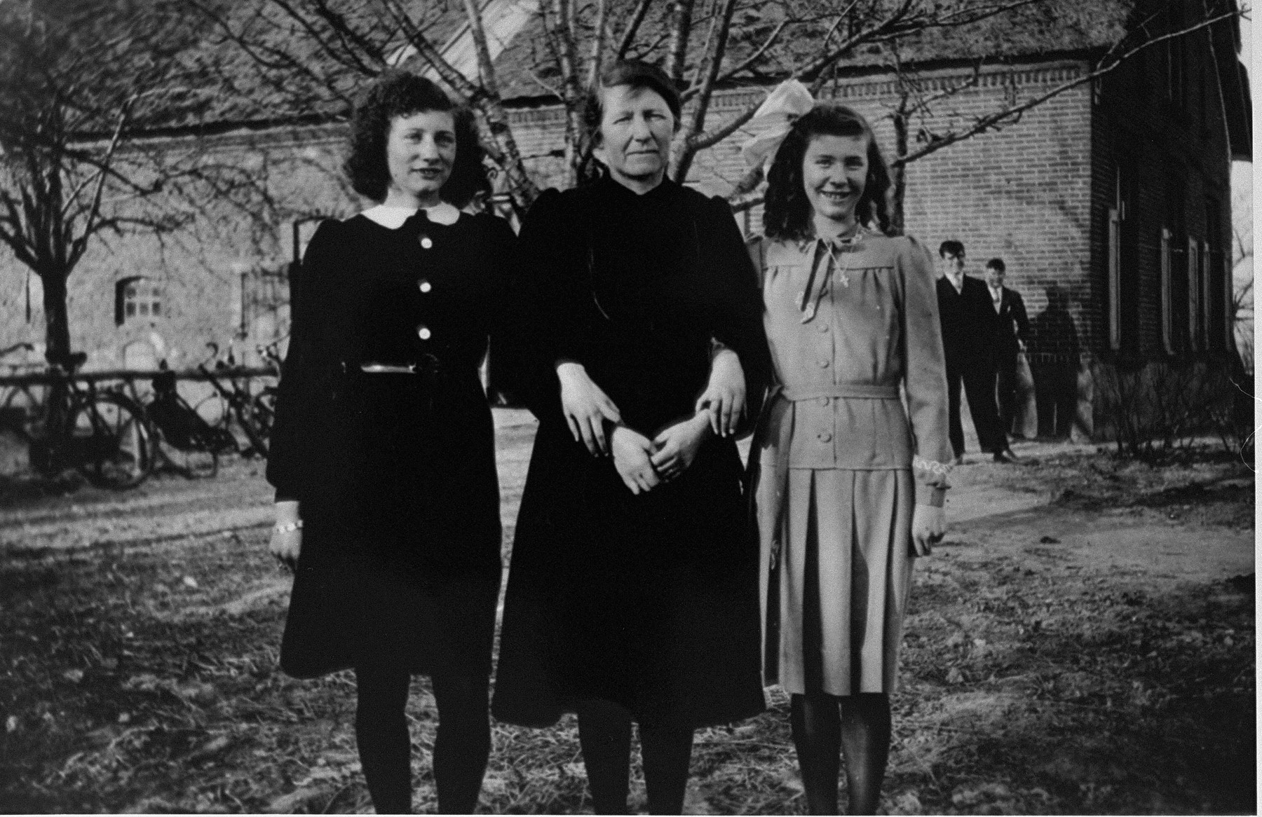 Marion Kaufmann visits the Beelen family farm for the last time before her immigration to the United States.  

The Beelens hid Marion during the war. From left to right: Grada Beelen, Wilhelmina "Moeke" Beelen, and Rie Beelen.
