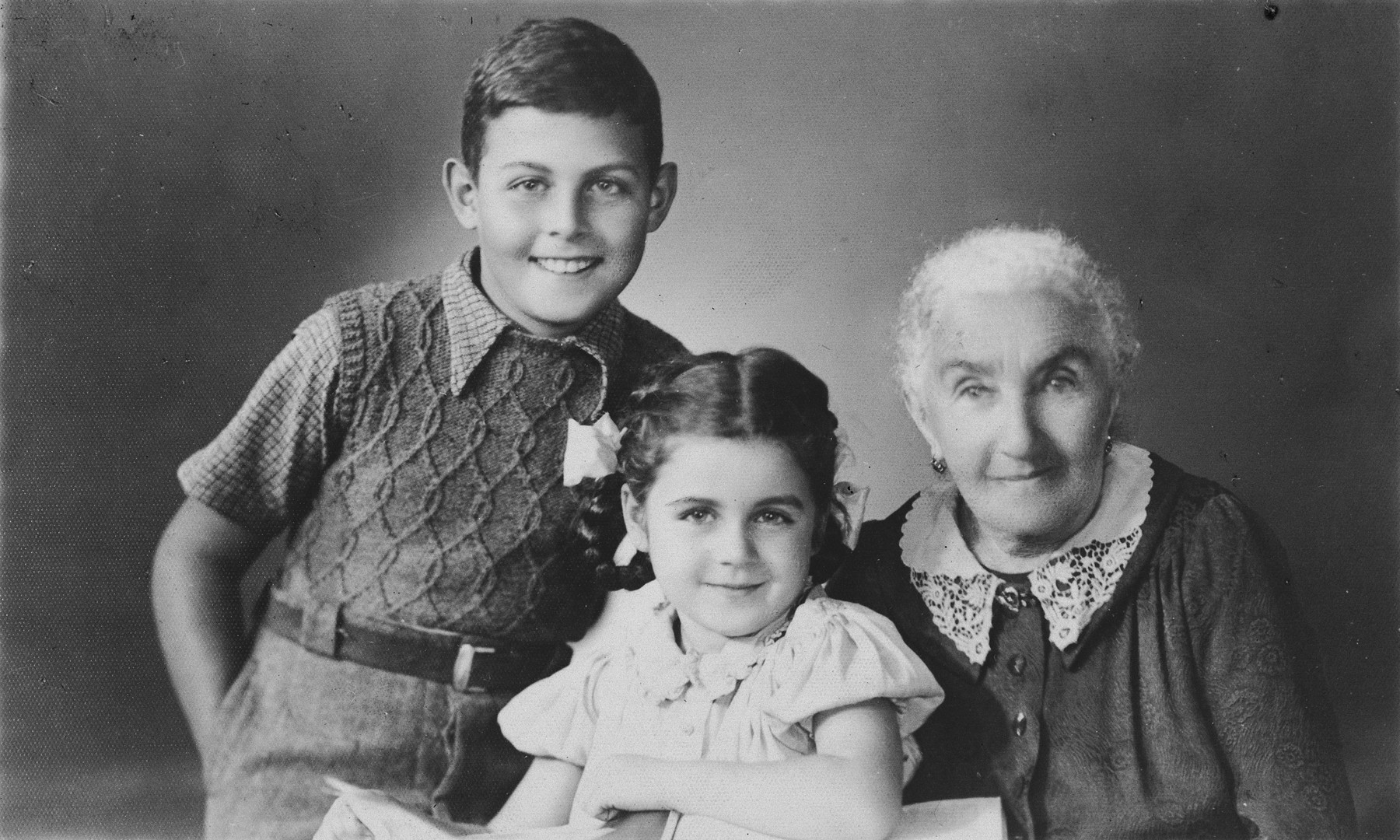 Portrait of the Ponevejsky family in Shanghai.

Pictured is the mother of Anatole Ponevejsky together with Greg and Mona, the children of his sister.