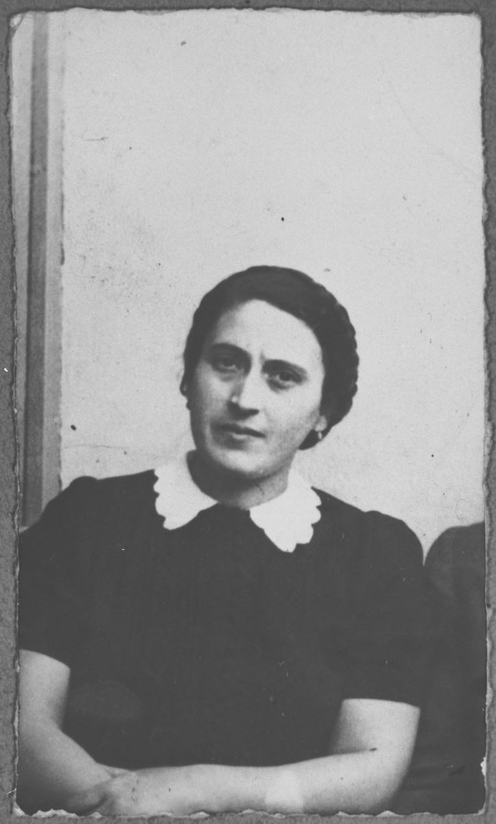 Portrait of Luna Kamchi, wife of Mois Kamchi.  She lived at Karagoryeva 107 in Bitola.