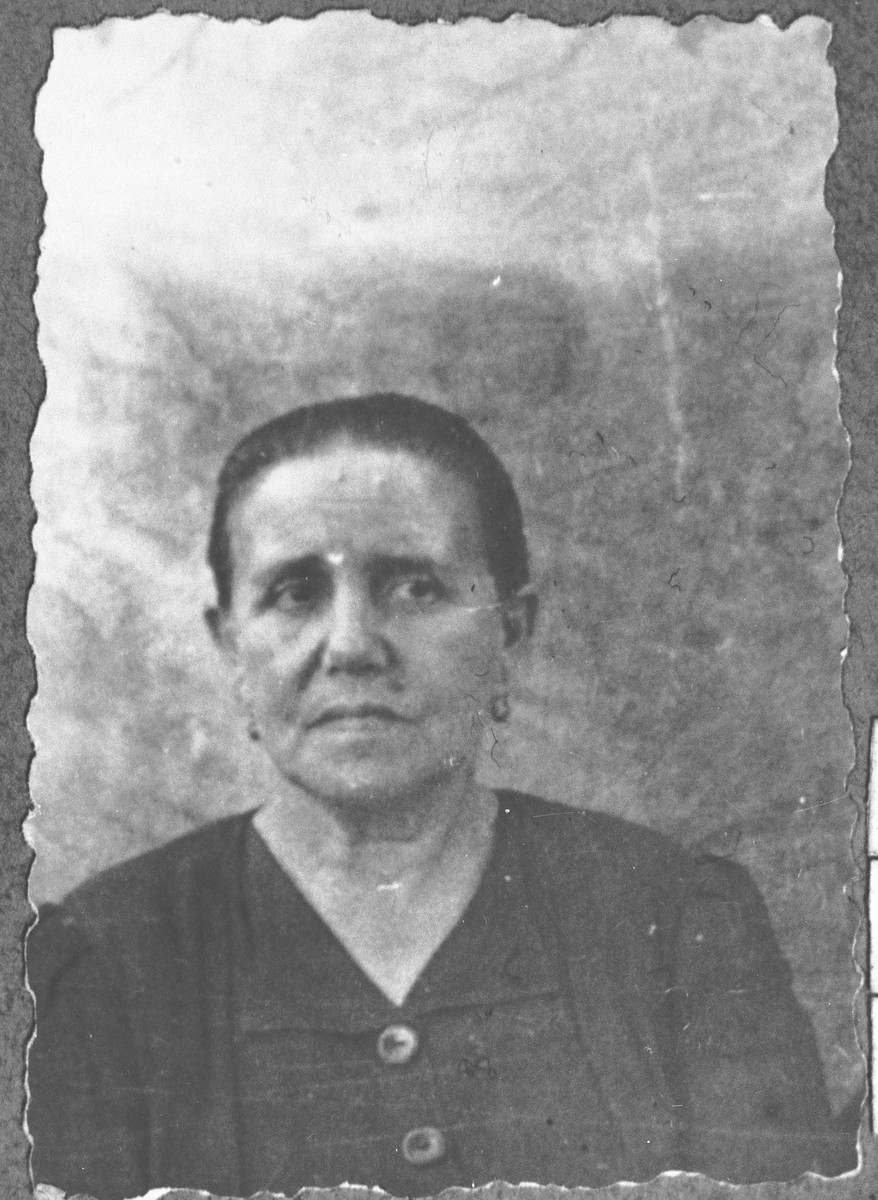 Portrait of Rebeka Kamchi, wife of Mushon Kamchi.  She lived at Skopyanska 76 in Bitola.