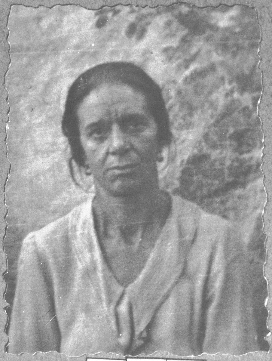 Portrait of Rekula Kamchi, wife of Peris Kamchi.  She lived at Asadbegova 9 in Bitola.