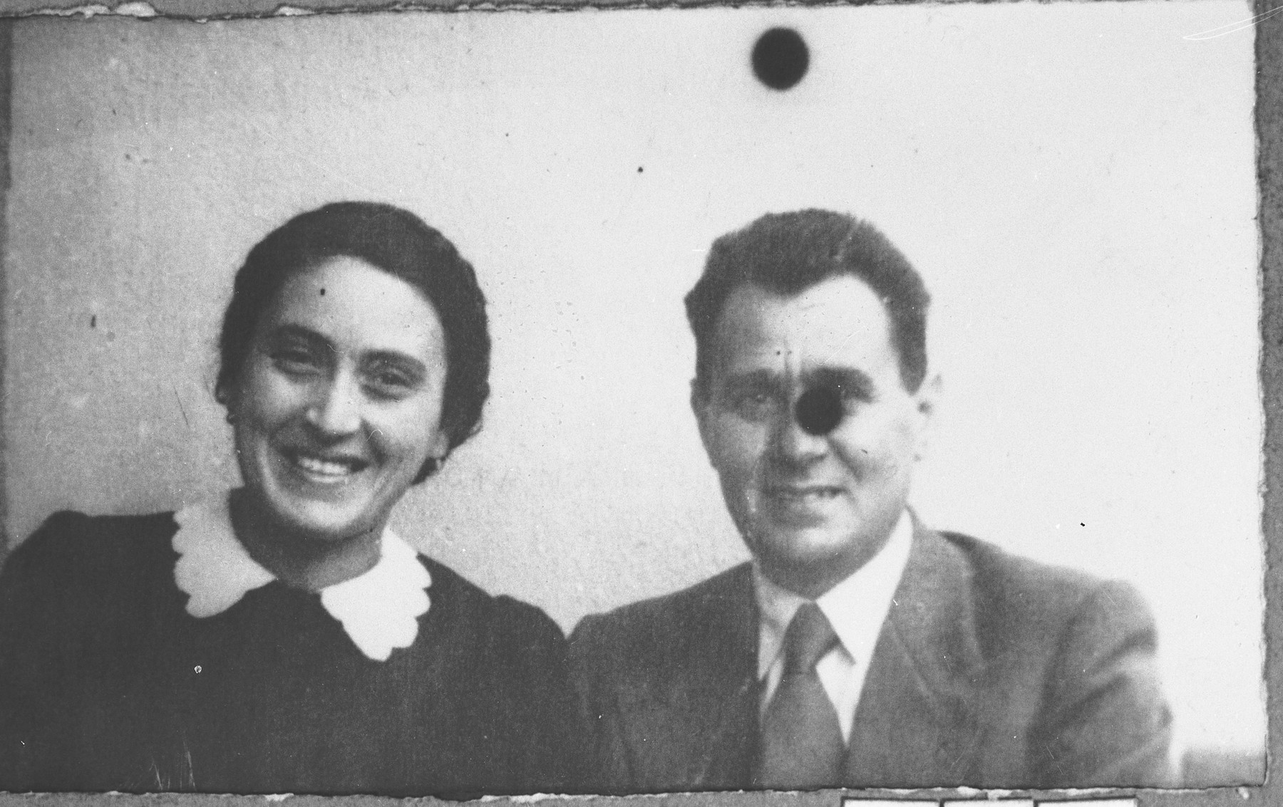 Portrait of Mois Kamchi, son of Solomon Kamchi, and Mois' wife, Luna.  Mois was an auto dealer.  They lived at Karagoryeva 107 in Bitola.