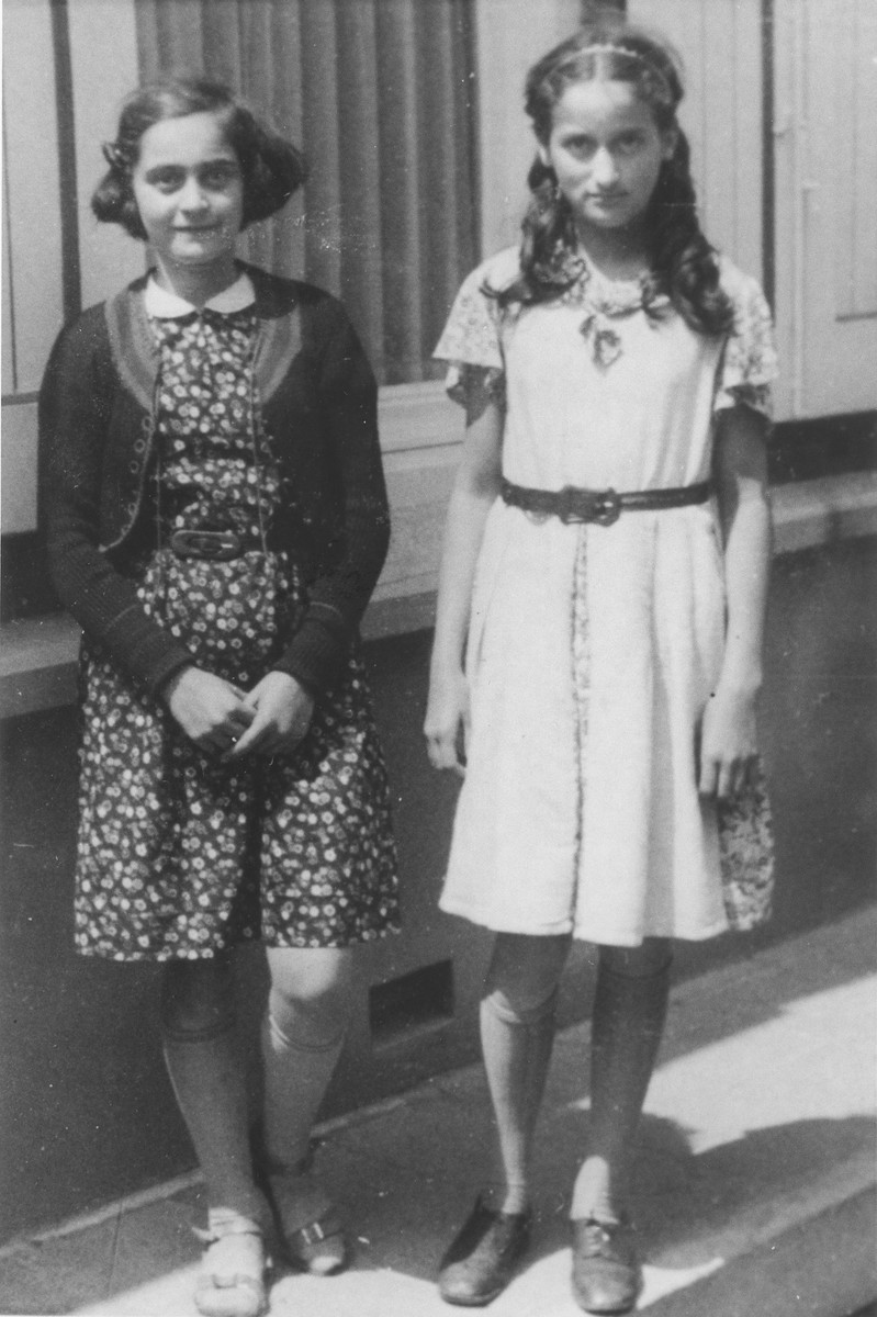 Doris Bloch (left) with her classmate and friend Gerritje van der Pol.
