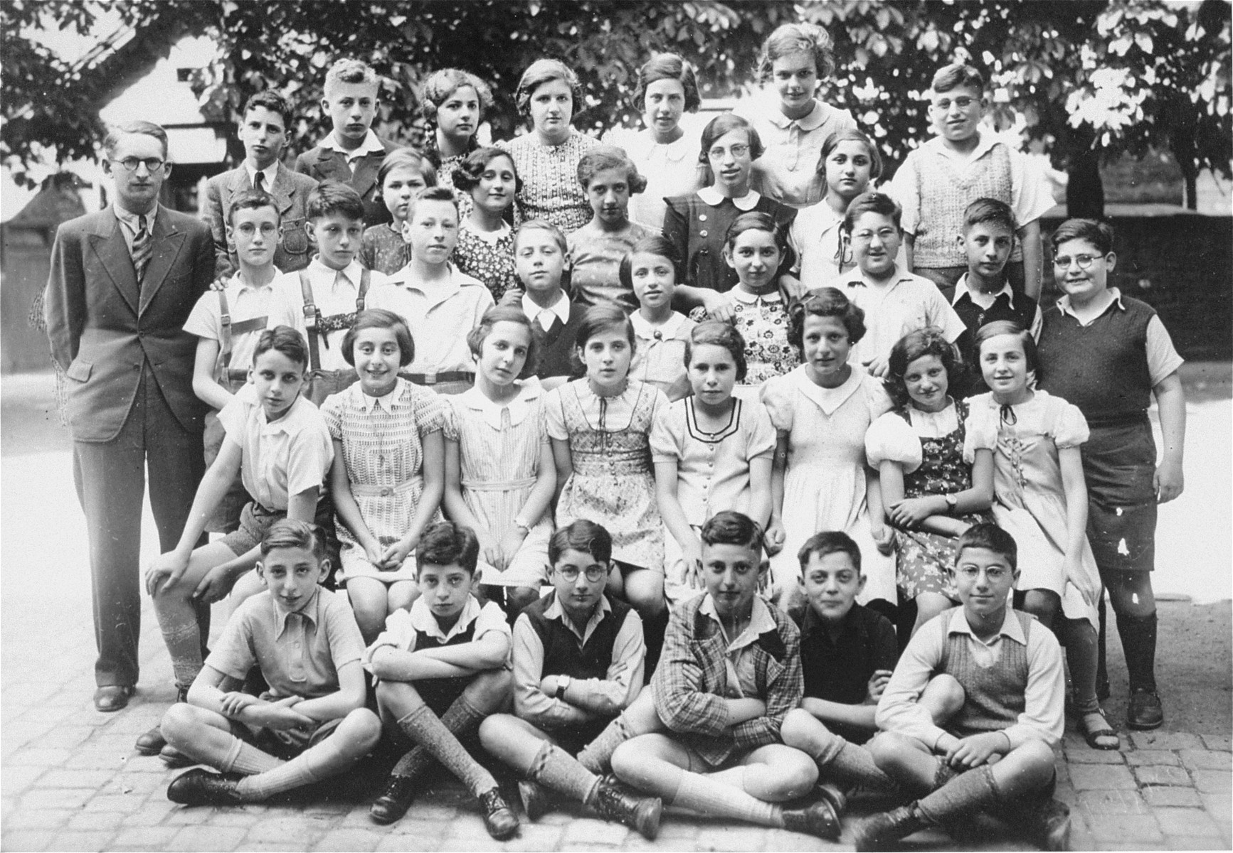 group-portrait-of-students-in-the-seventh-form-at-a-jewish-school-in-karlsruhe-germany