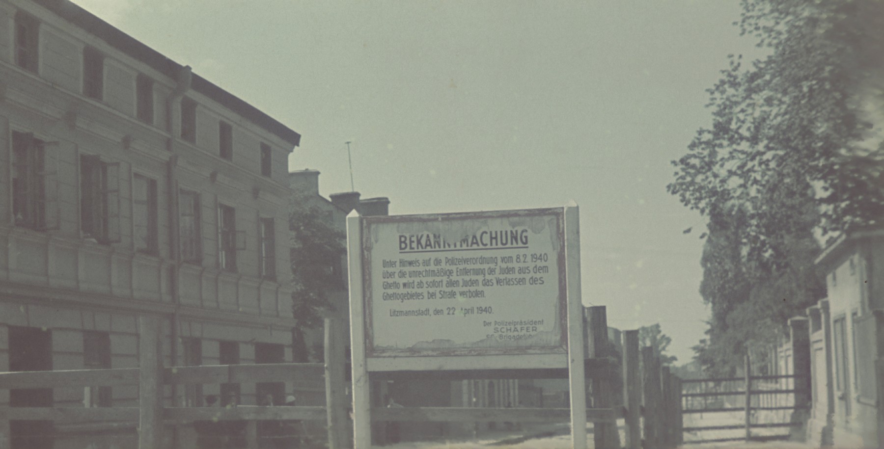 A warning sign stands at the entrance to the Lodz ghetto.