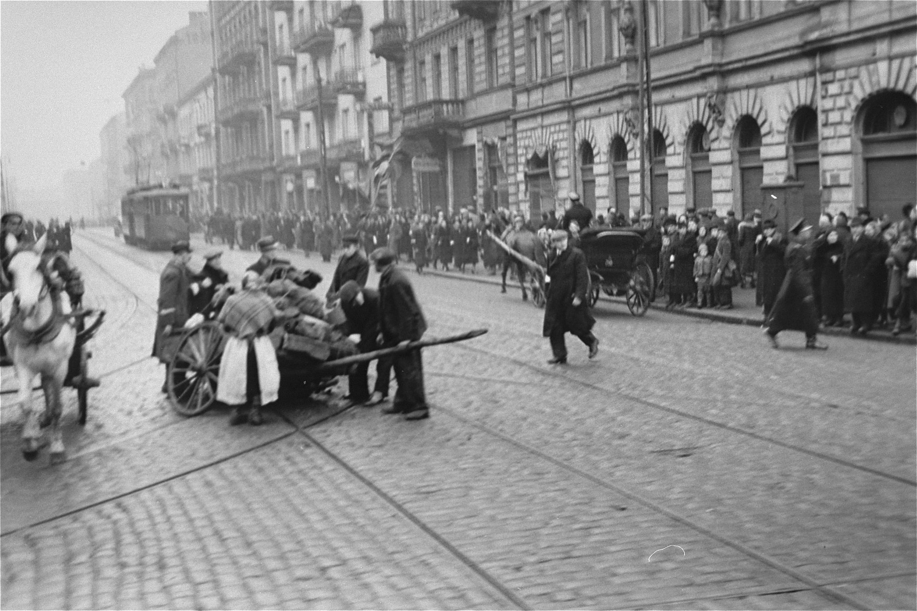 Jews attempt to repair a broken down wagon at the intersection of Nowolipki and Karmelicka Streets in the Warsaw ghetto.