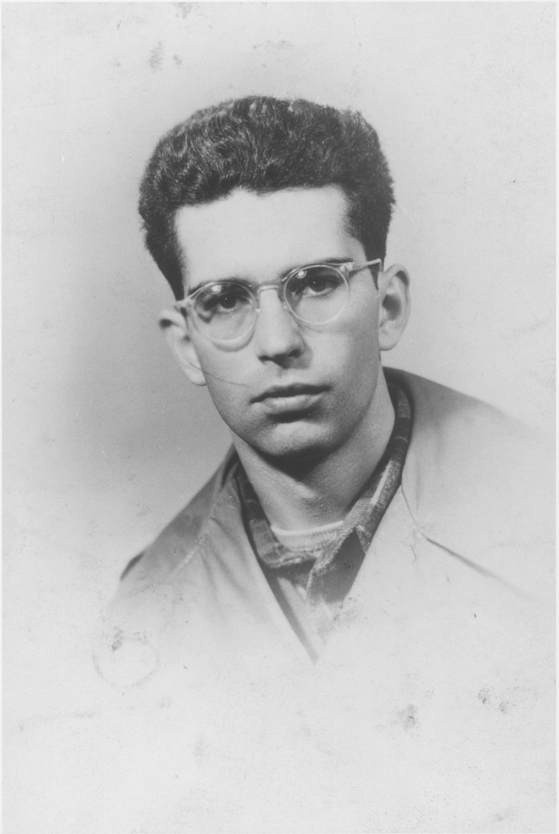 Passport photo of Frank Lavine, a former crew member of the Exodus 1947.